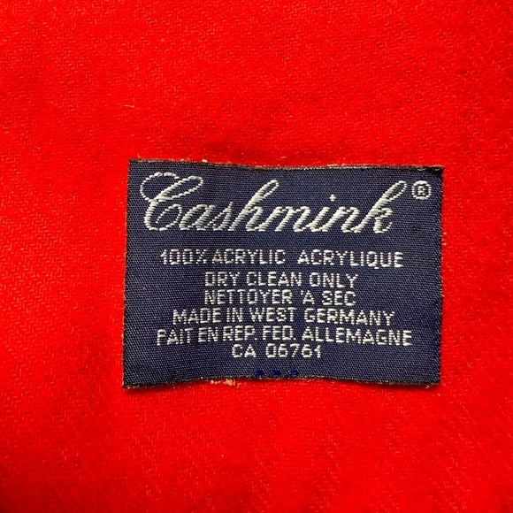 CASHMINK, MEN/WOMEN, RED, 100% ACRYLIC SCARF. 26” WITH ADDITIONAL 2 3/4” FRINGE. - Picture 3 of 3